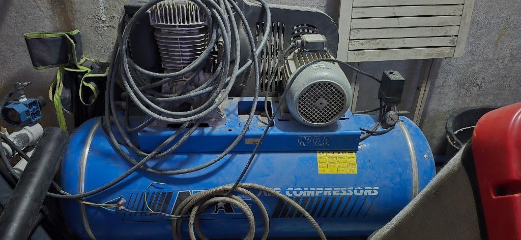 Compressor, Doe-het-zelf en Bouw, Compressors, Ophalen, Gebruikt, 400 tot 800 liter/min, 10 bar of meer