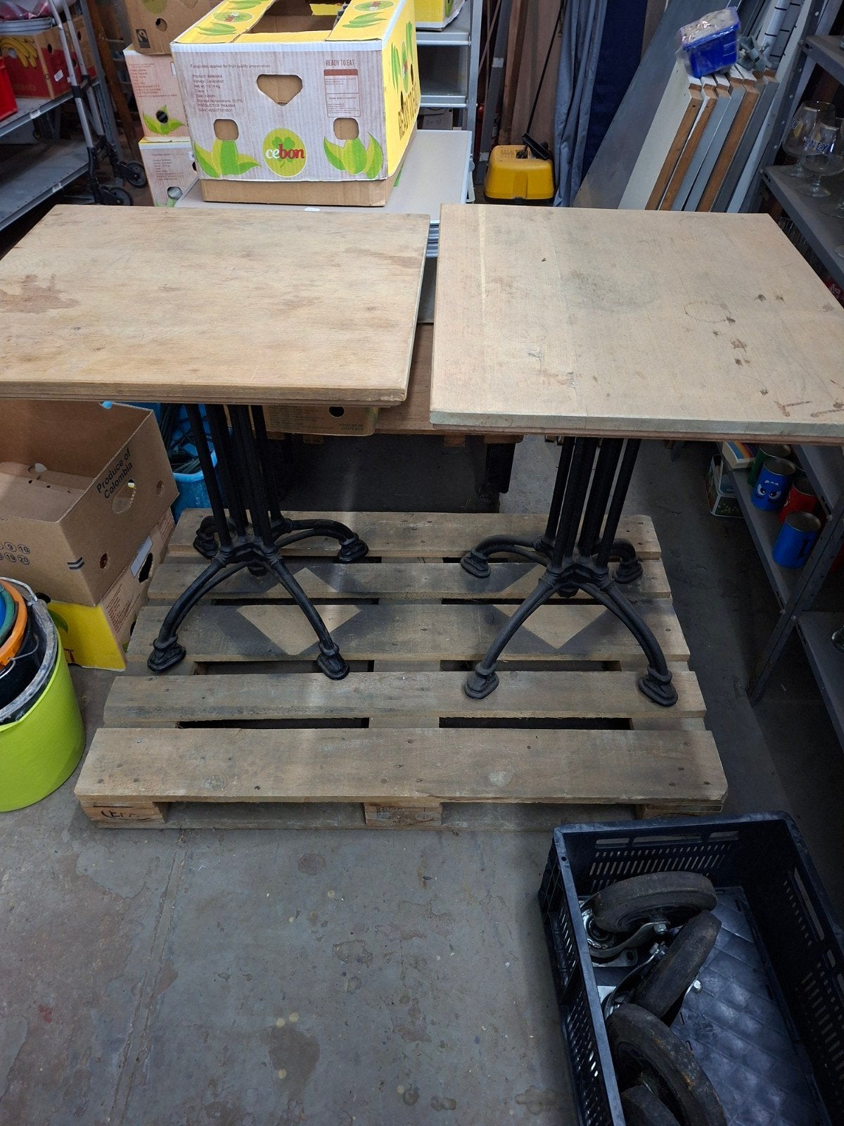 2 tuintafels, Enlèvement