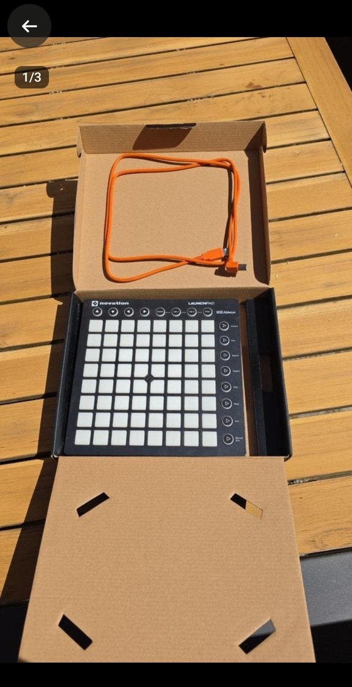 mk2 novation launchpad ,nieuwprijs ca 200 euro, Musique & Instruments, Équipement Midi, Enlèvement ou Envoi, Comme neuf