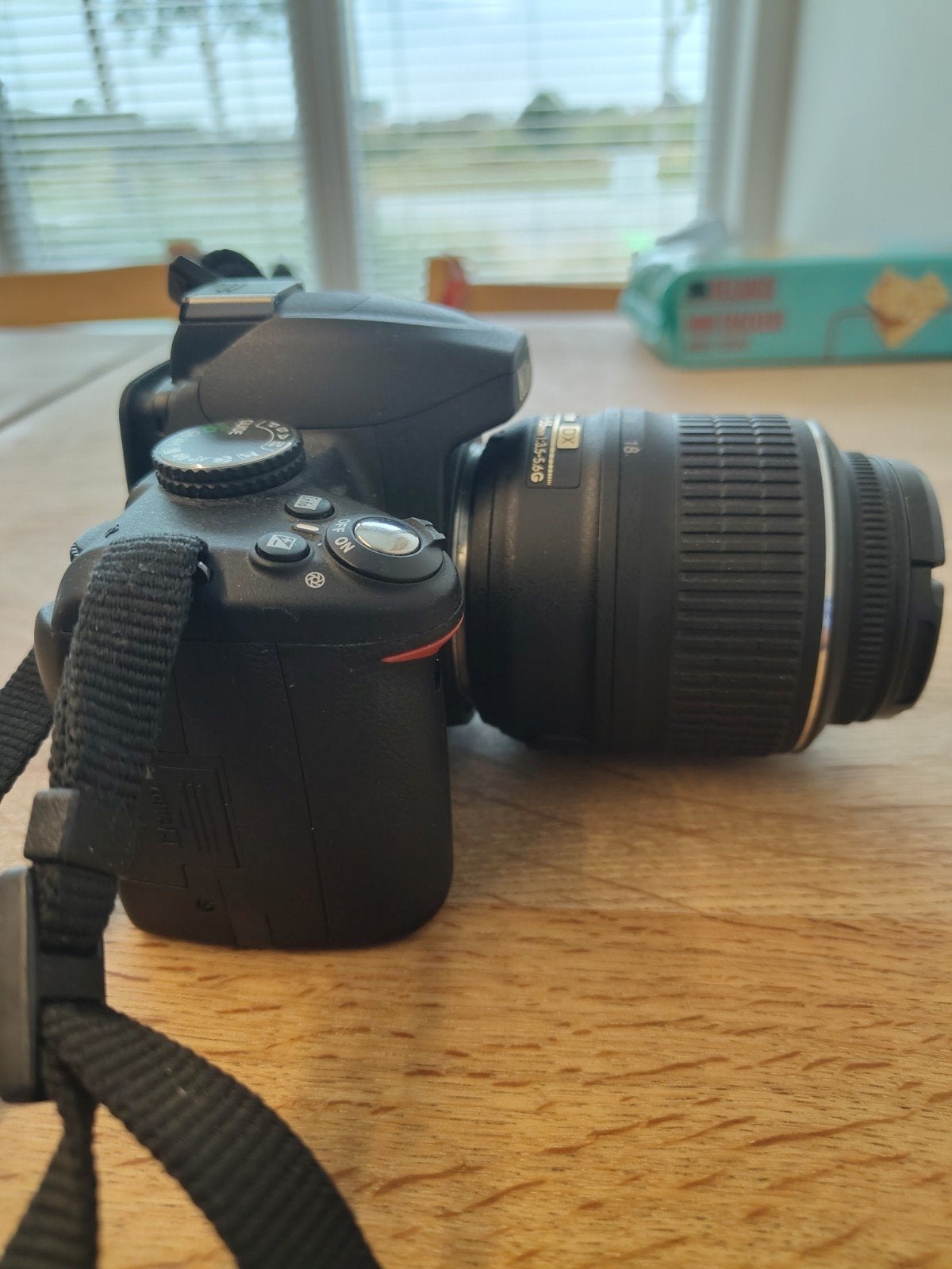 Nikon d3000 + nikon dx afs Nikkor 18-55mm, Audio, Tv en Foto, Ophalen, Gebruikt, Spiegelreflex, Accu