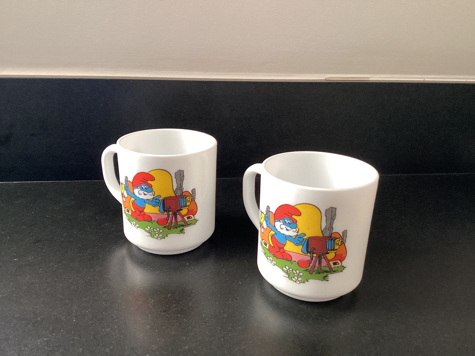 Set van 2x Vintage Arcopal Smurfenmokken (1984 Peyo) - MINT, Enlèvement, Comme neuf