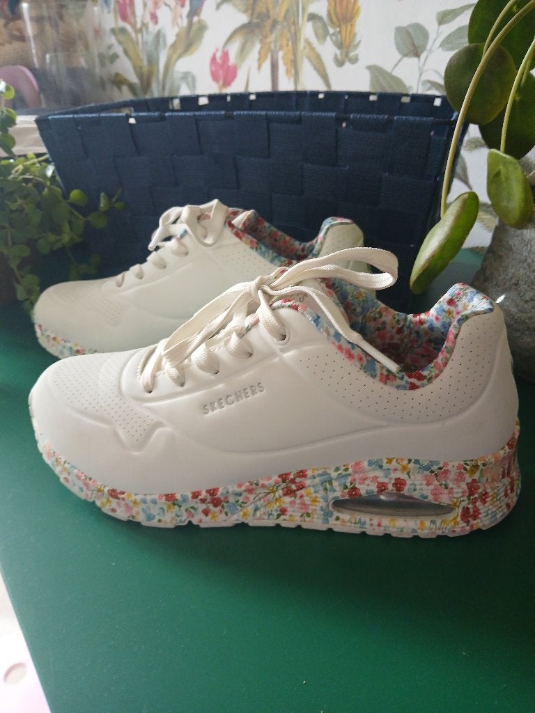 Baskets Skechers femme pointure 40, SKECHERS, Sneakers et Baskets, Enlèvement, Porté