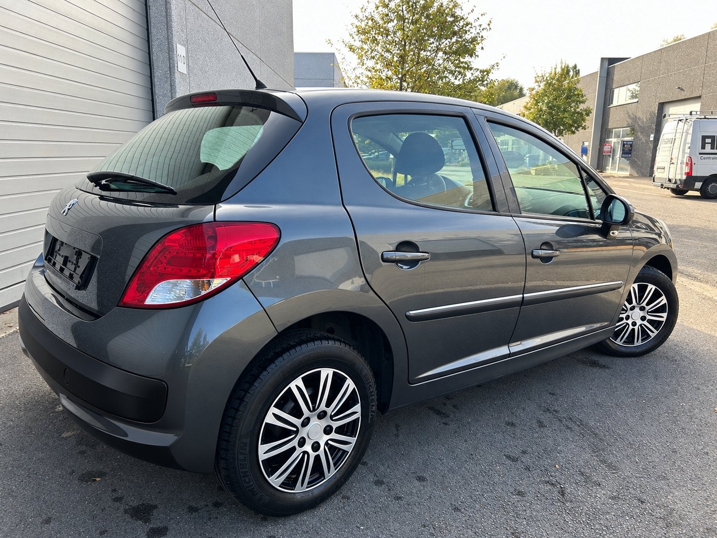 Peugeot 207+ 1.4benzine/ airco/ 5deurs/ 2014/ 1jaar garantie, Auto's, Elektrische ramen, Euro 5, Stof, Zwart