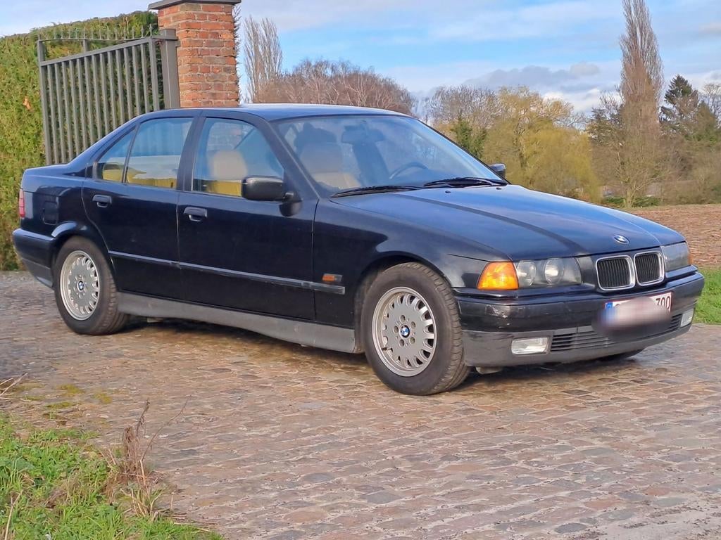 BMW 320i E36 Volledige opties 178.000 km, Auto's, 4 deurs, Zwart, Leder, Particulier