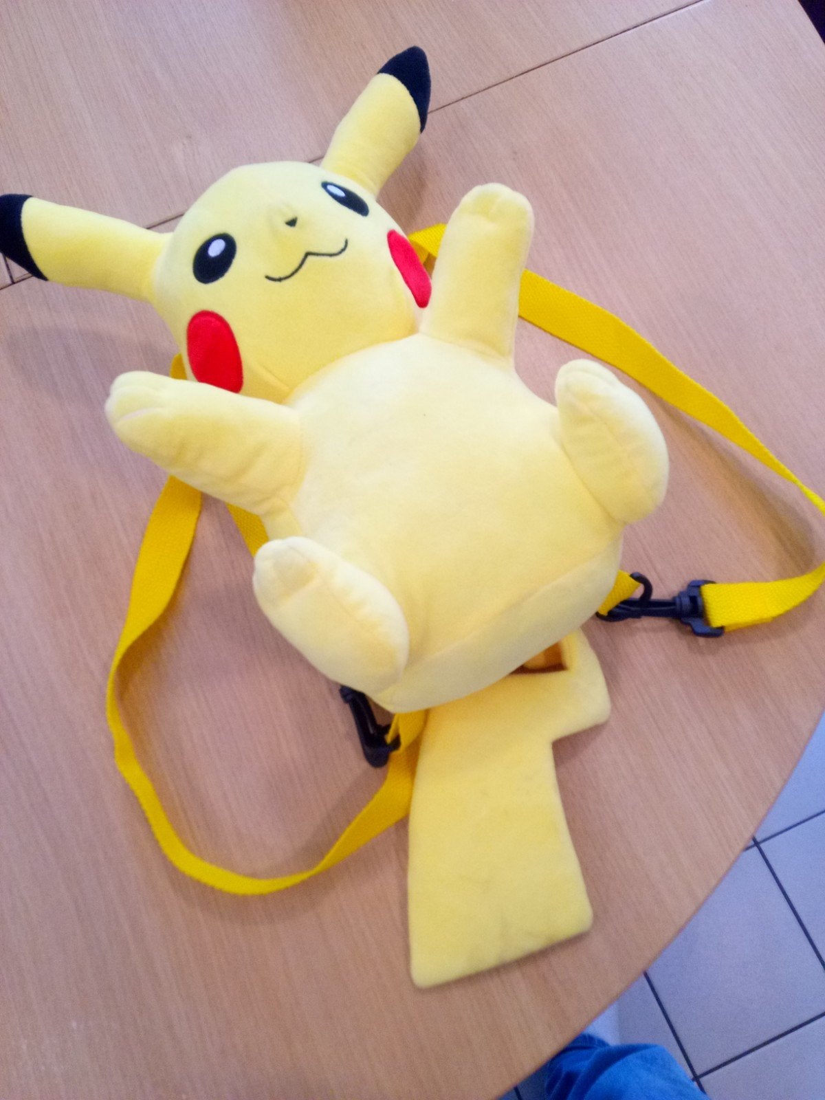 Sac à dos Pokemon Pikachu couleur jaune, Enfants & Bébés, Jouets | Jouets a bascule, Enlèvement ou Envoi, Comme neuf