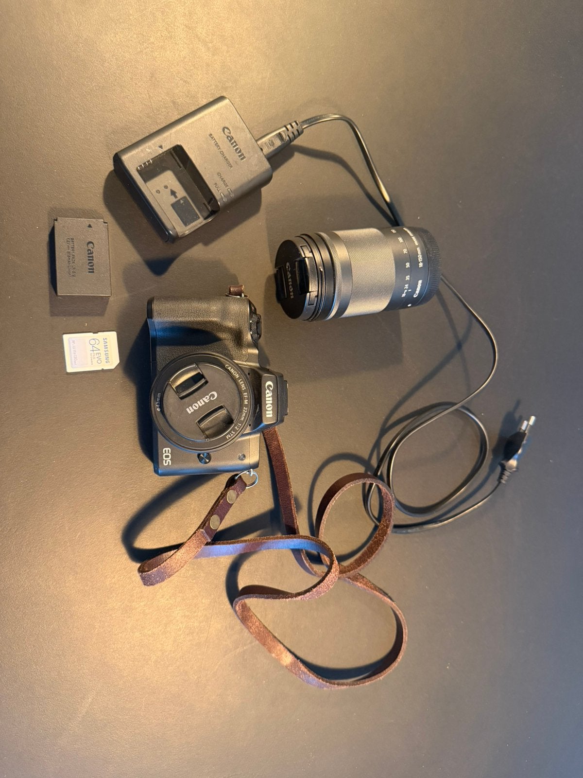 Canon EOS M50 Mark II + 2 lenzen en accessoires, Enlèvement ou Envoi, Comme neuf, Chargeur, Canon