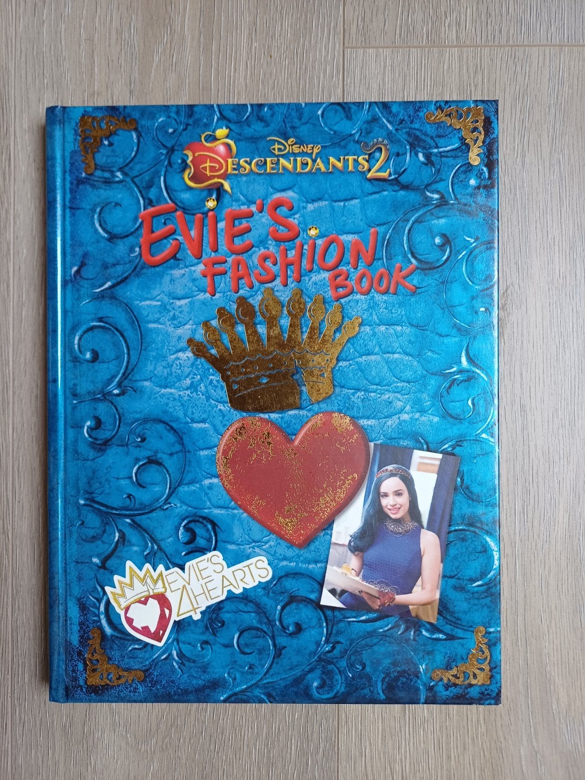 Evie's fashion book Disney descendants 2, Boeken, Ophalen of Verzenden, Zo goed als nieuw