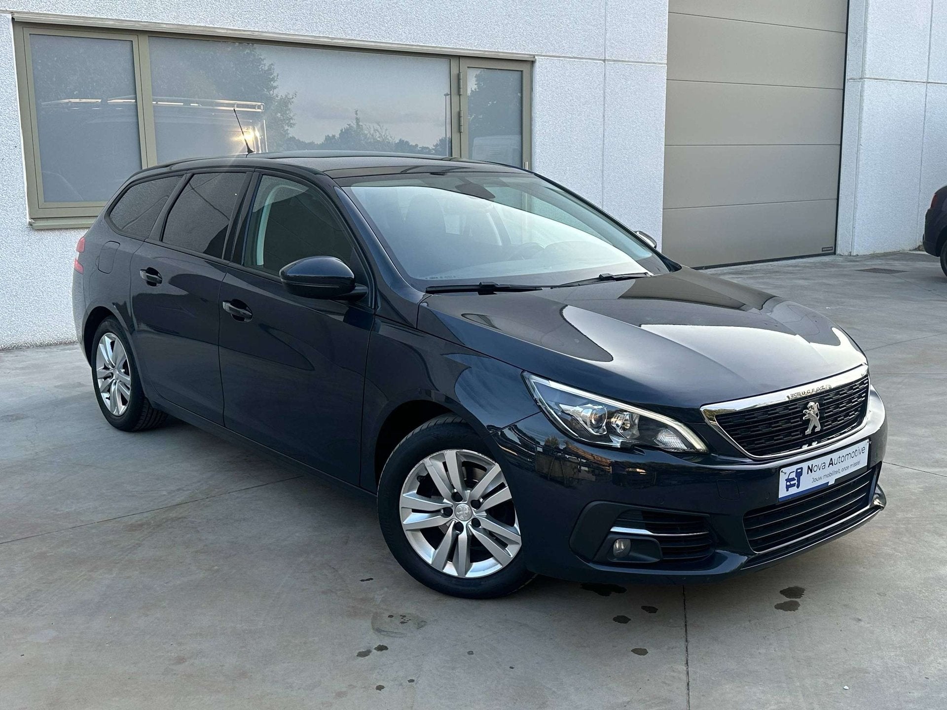 Peugeot 308 308 SW 1.2 PureTech Allure, Argent ou Gris, Achat, Euro 6, Entreprise