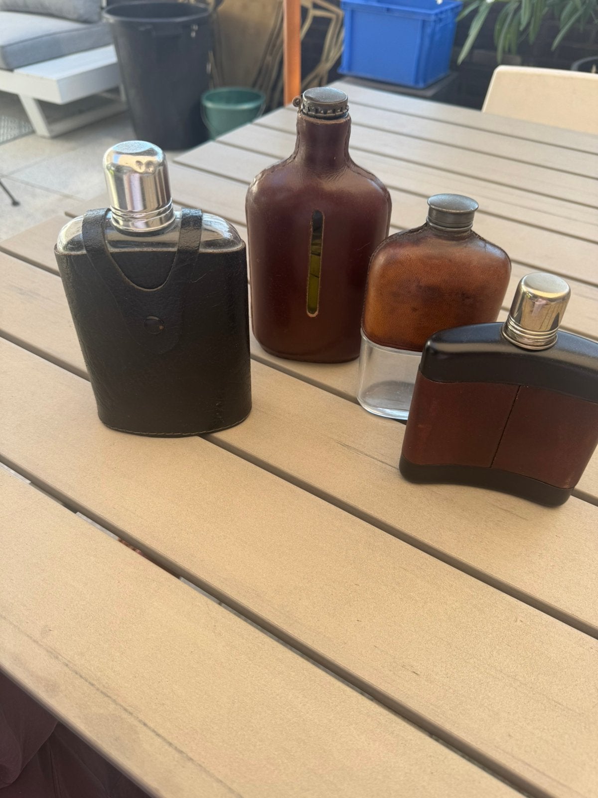 4 vintage heupflessen in leer – retro –mooie decoratieve set, Ophalen, Gebruikt