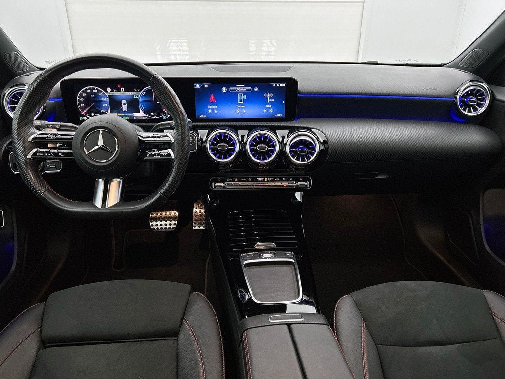 Mercedes-Benz A-Klasse A 250 e AMG Line Night Pack | Panoram, Auto's, Stof, Gebruikt, 4 cilinders, 16 kWh