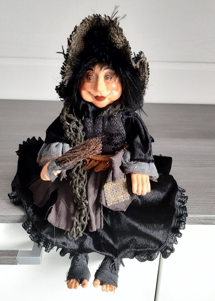 Halloweendecoratie : heks 36 cm + bloempot en ratje, Enlèvement ou Envoi, Comme neuf, Article de fête