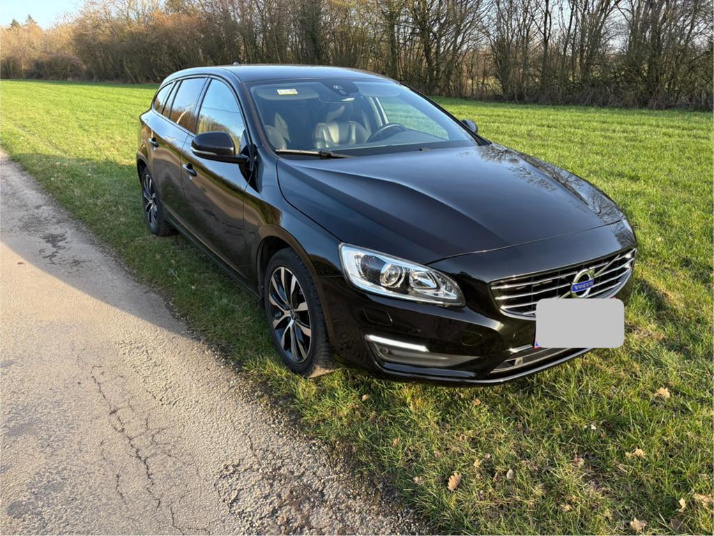 Volvo V60 D2 Black Edition Diesel Cuir Airco Navi Camera !!!, Cuir, Achat, Euro 6, Boîte manuelle