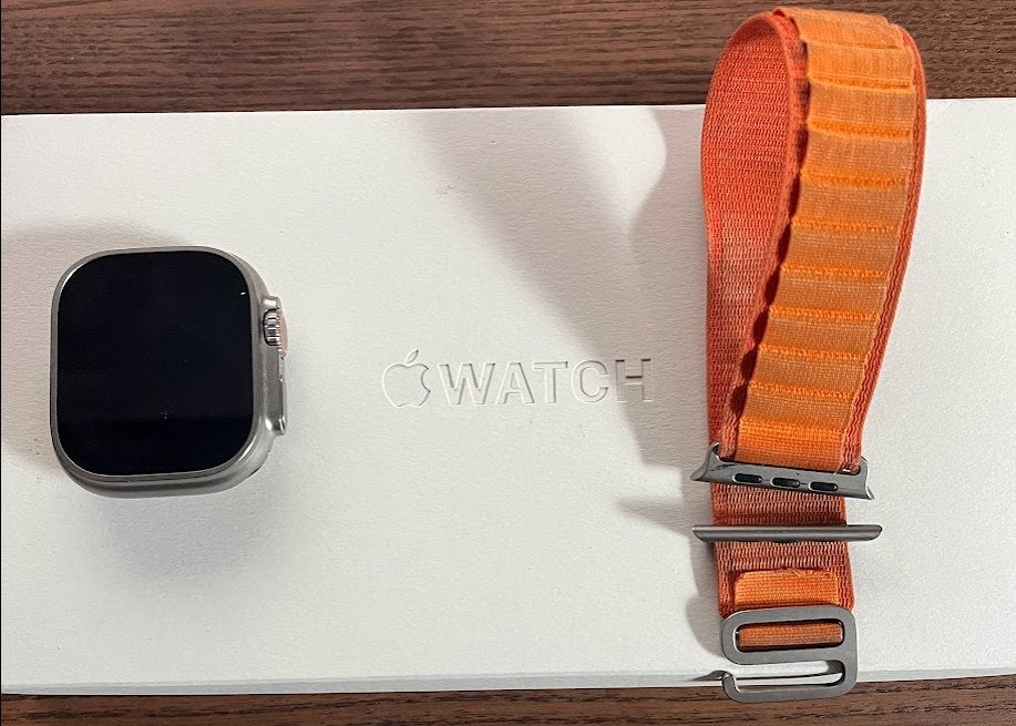 Apple Watch Ultra 49 mm (cellulaire) — Boîtier en titane - M, Étanche, Enlèvement ou Envoi, IOS, Comme neuf