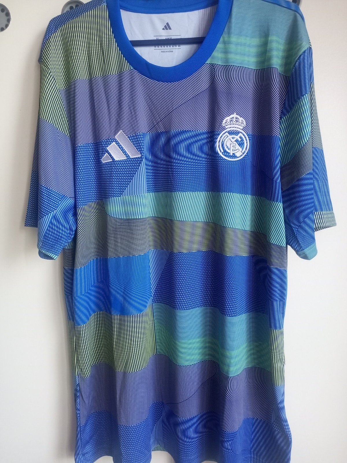 Maillot d’echauffement real M, Adidas, XL,  neuf avc etiqutt, Taille XL, Enlèvement ou Envoi, Neuf, Maillot