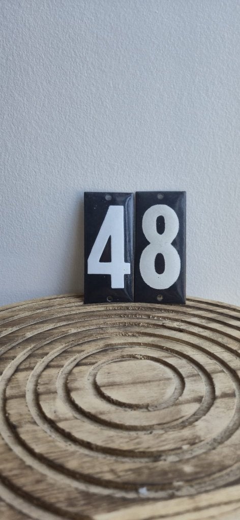 Anciens Numéros de Rue en Émail – Numéro 4 & 8, Ophalen