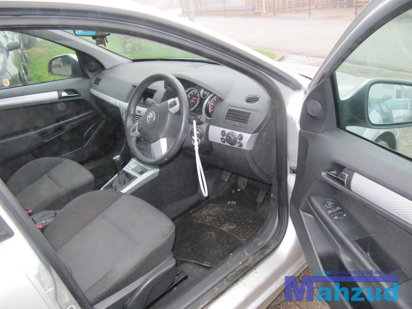2009 OPEL ASTRA H 5 deurs grijs zwart inteieur, Auto-onderdelen, Gebruikt, Opel Automobile GmbH, Kontakt@opel-infoservice.de, Opel