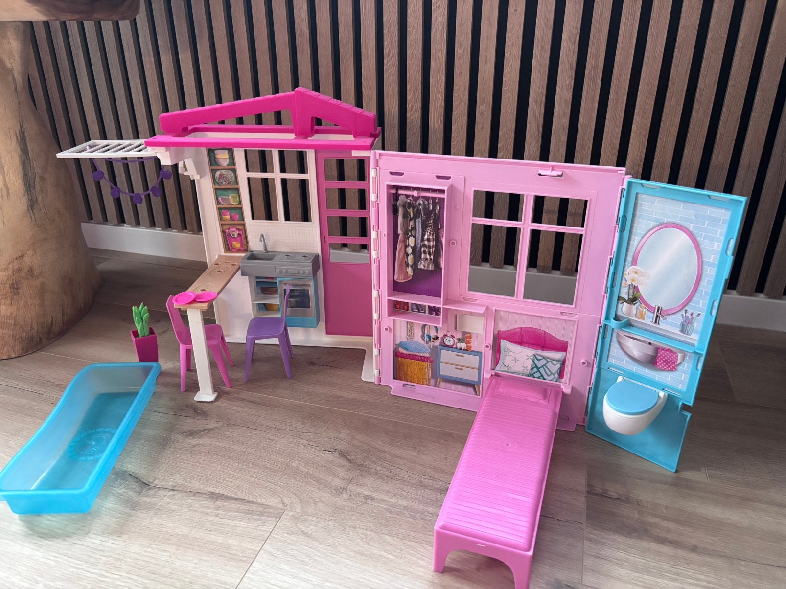 Maison barbie, Enfants & Bébés, Jouets | Poupées, Enlèvement, Comme neuf, Barbie
