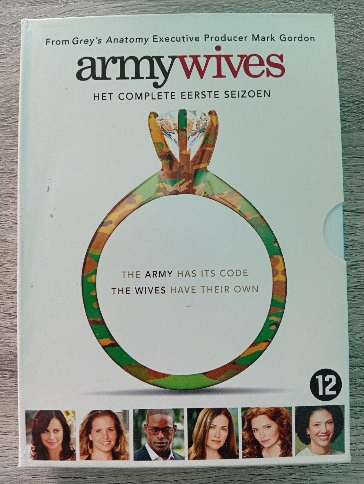 Série télévisée dramatique Army Wives saison 1, CD & DVD, DVD | TV & Séries télévisées, Enlèvement ou Envoi, Anglais, Drame, Néerlandais