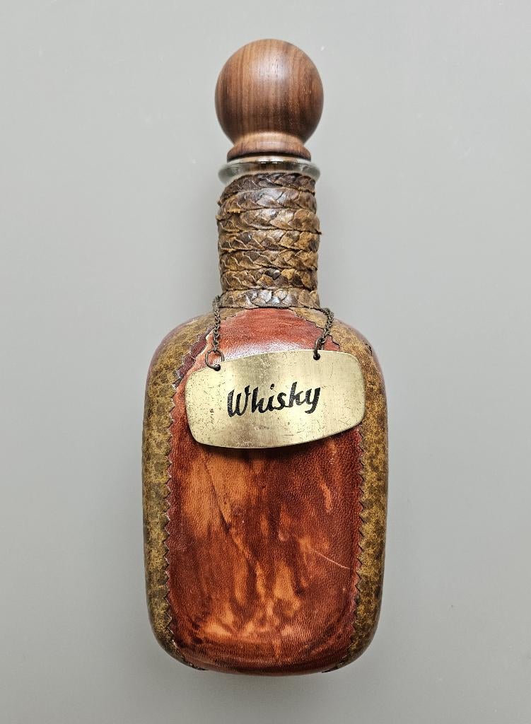 Carafe à whisky décorative, Antiquités & Art, Antiquités | Verre & Cristal, Enlèvement ou Envoi