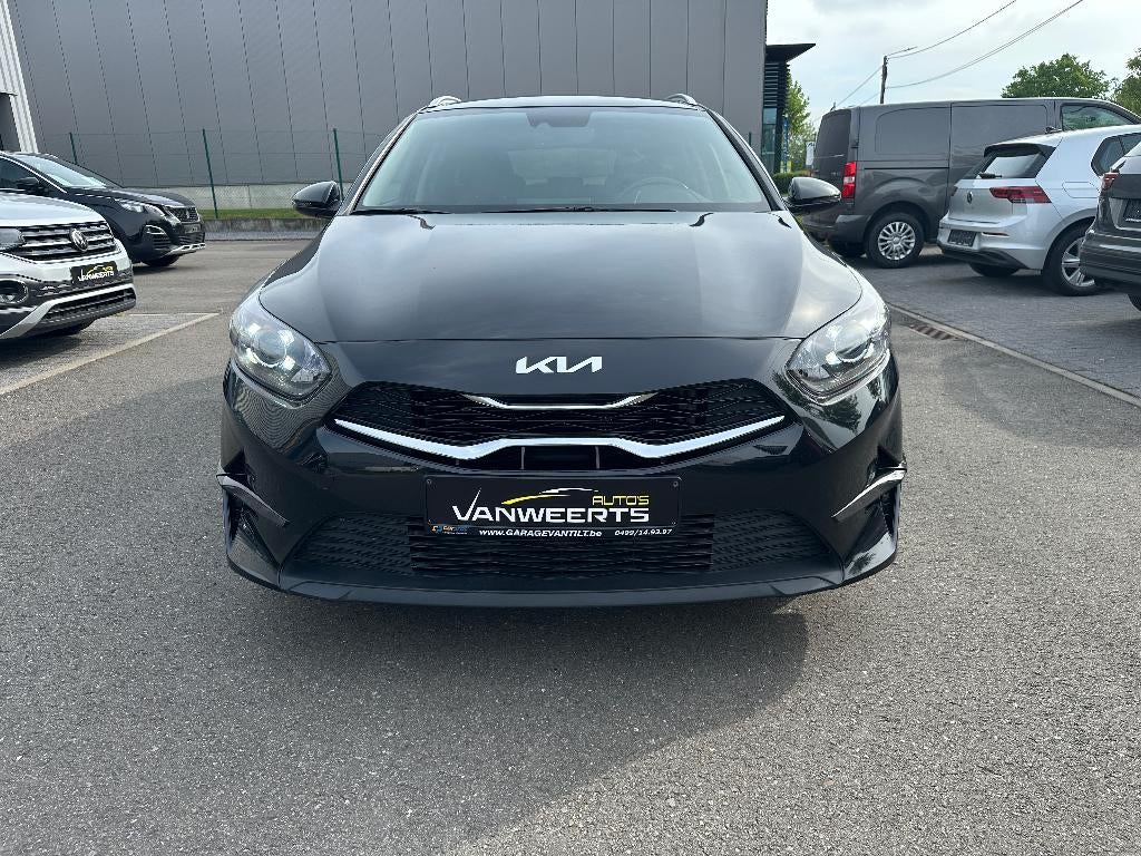 Kia Ceed SW, 1.5 benzine, 160 pk, CARPLAY / CAMERA / KEYLESS, Stof, Euro 6, 4 cilinders, Zwart