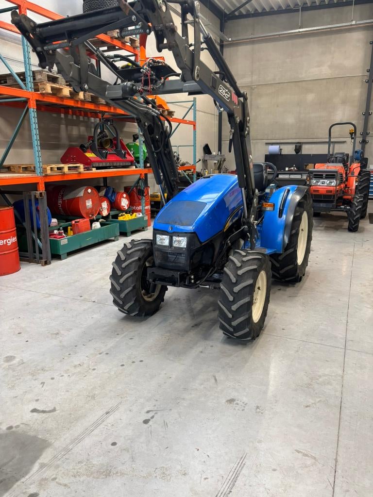 New holland TCE50  landini, mc cormick, Jusqu'à 2500, Jusqu'à 80 ch, Enlèvement, Utilisé