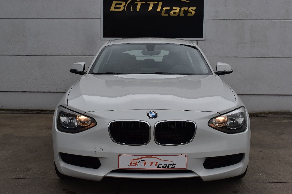 BMW 114i || Radio-CD || 2-zone Airco || Bluetooth kit || PDC, Voorwielaandrijving, 75 kW, 1145 kg, 4 cilinders