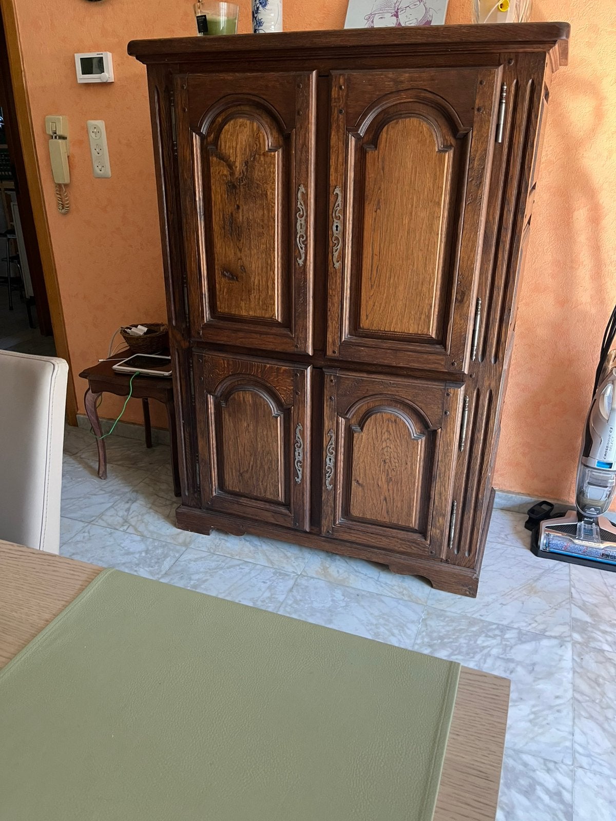 Commode, Enlèvement