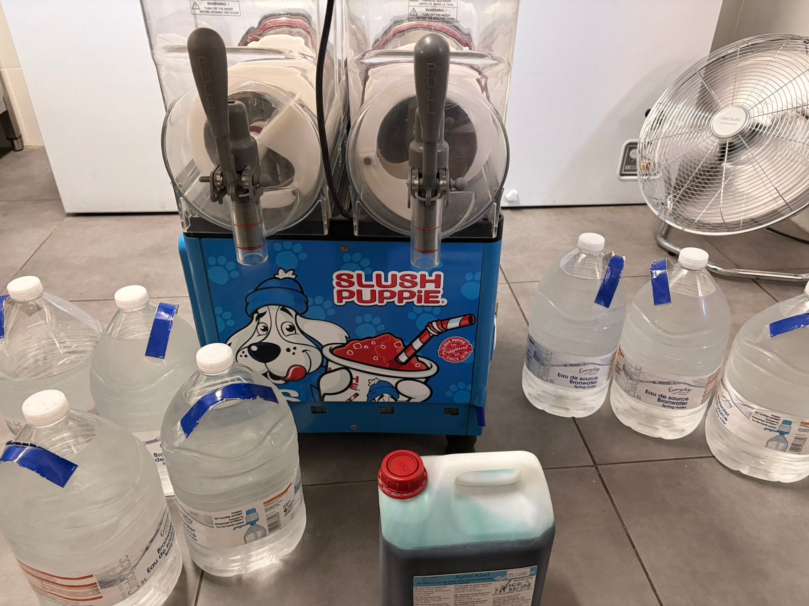 schoon Slush Machine 2x (12L) met alle nodige materialen, Elektronische apparatuur, Ophalen, Zo goed als nieuw