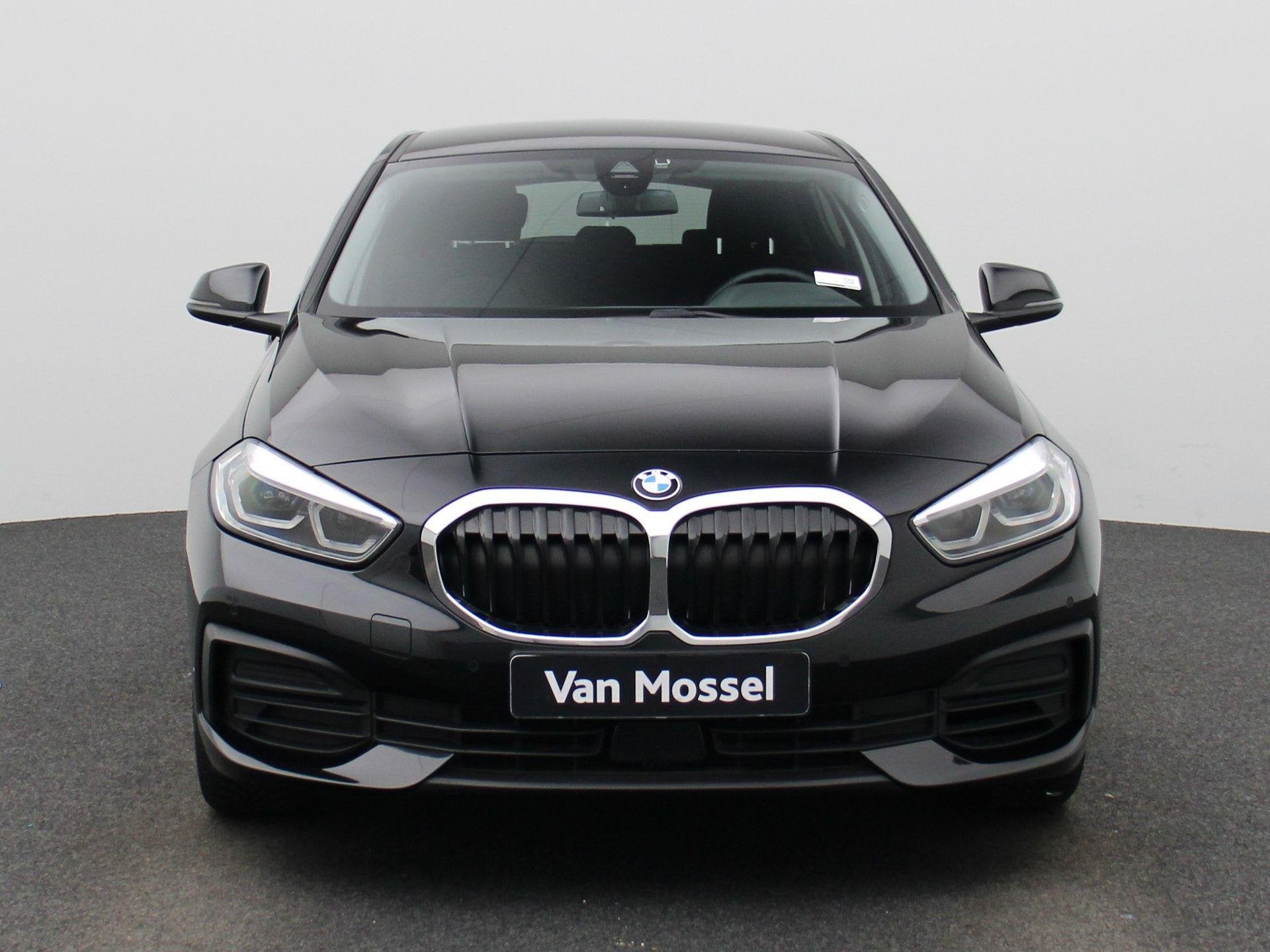 BMW 1 Reeks Hatch 116iA (80 kW), Gebruikt, 5 zetels, 3 cilinders, 133 g/km