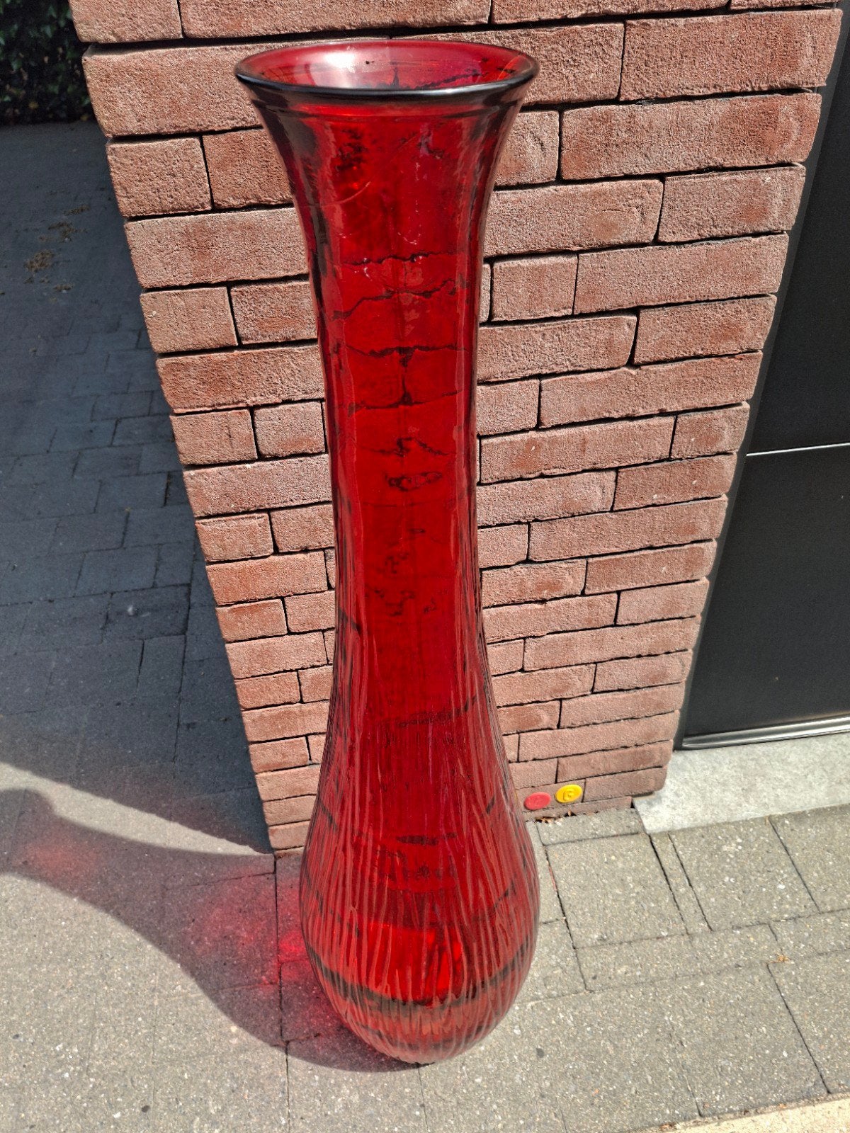 Beau vase rouge, Enlèvement