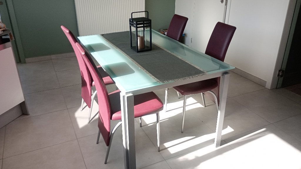 glazen keuken tafel + 4 stoelen, Huis en Inrichting, Tafels | Eettafels, Ophalen, Gebruikt, 100 tot 150 cm, 50 tot 100 cm
