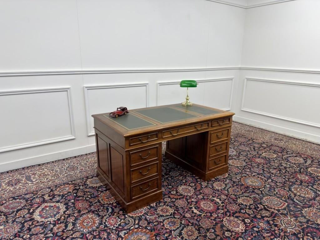 Klassiek Engels Chesterfield Bureau, Ophalen