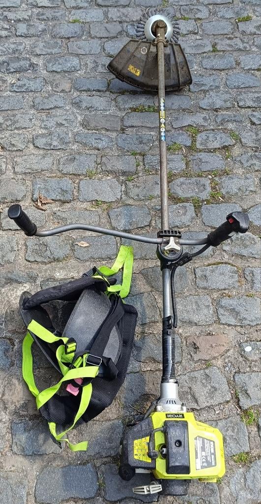 Ryobi RBC42FSBO 42cc bosmaaier op benzine, Ophalen, Benzine
