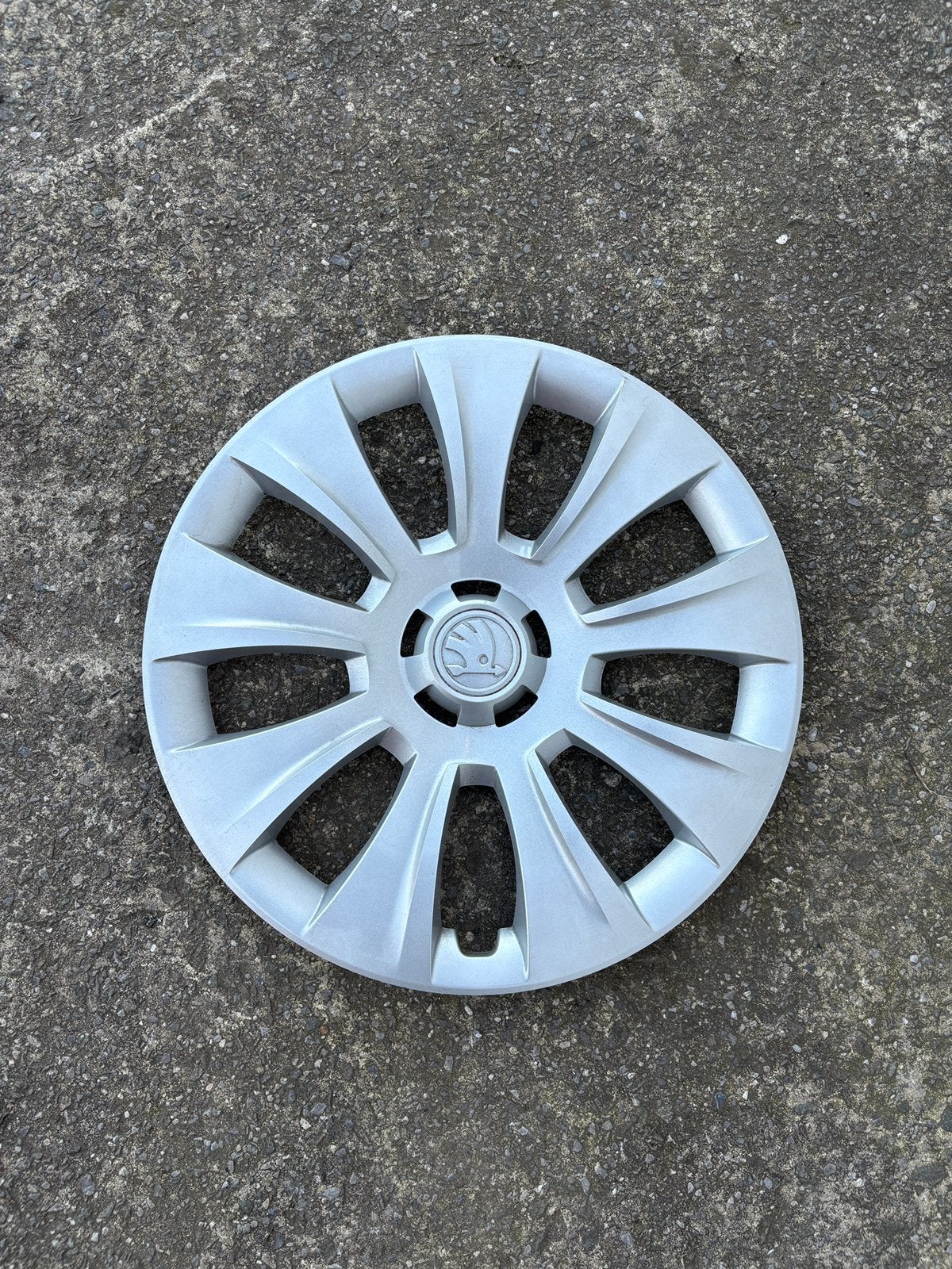 4 originele Škoda Borneo 16 inch wieldoppen, Auto diversen, Ophalen of Verzenden, Zo goed als nieuw