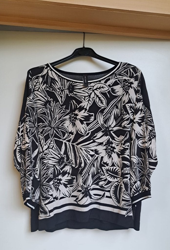 Gekleed shirt/bloes, zijde, zwart-wit, MarcCain, maat 2 (40), Kleding | Dames, Meerkleurig, Zo goed als nieuw, Marccain, Ophalen