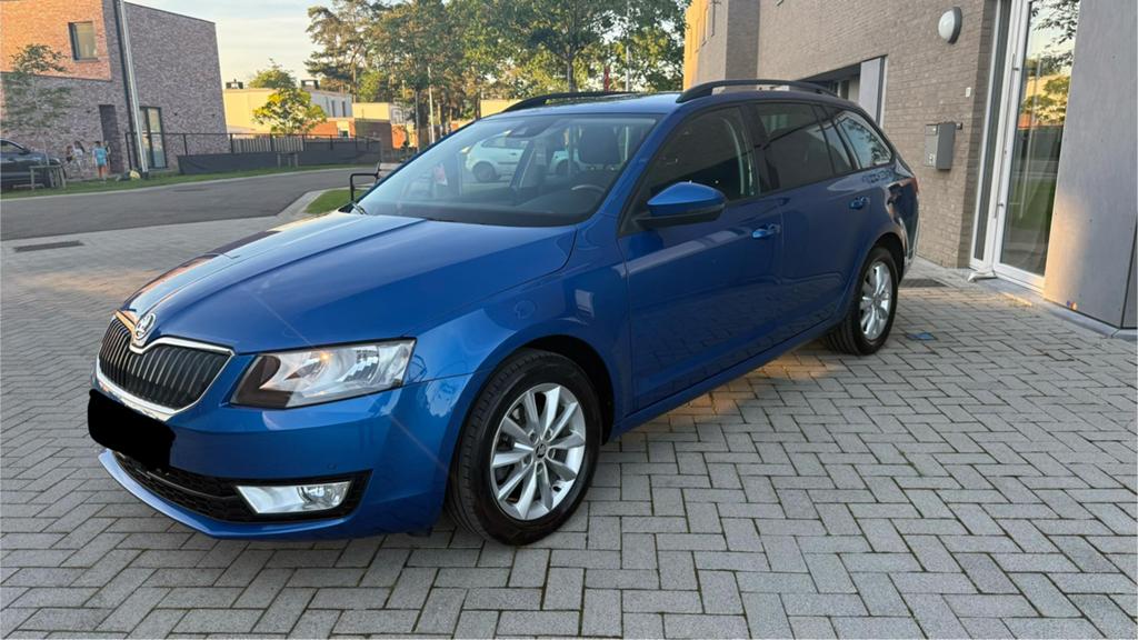 Škoda Octavia 1.6 TDI Automaat – 2016 – Zeer Goede Staat, Auto's, Stof, Navigatiesysteem, 1600 cc, Zwart