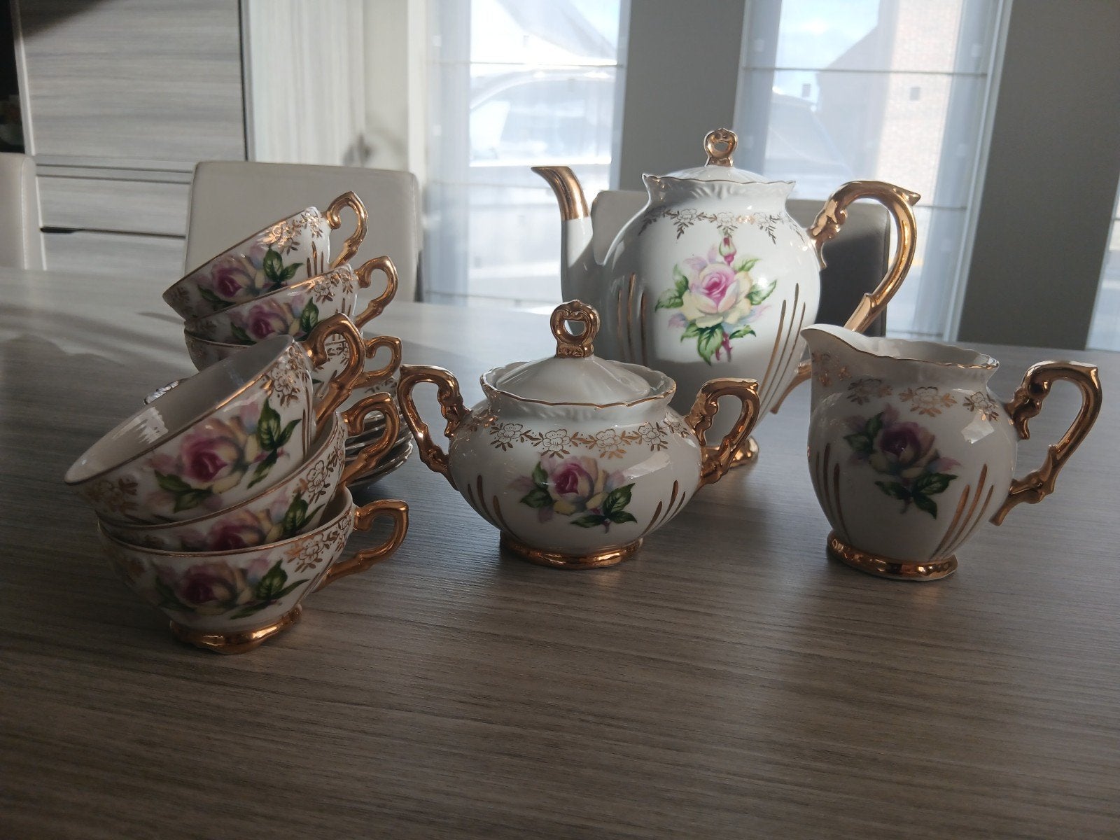 Service à café en porcelaine, Enlèvement