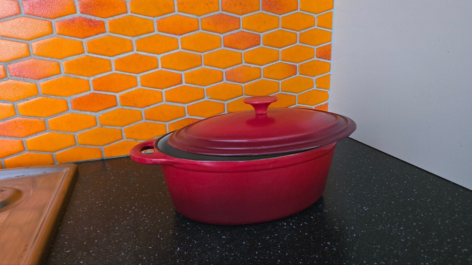 Gietijzere kookpot, Ophalen, Zo goed als nieuw, Rood, Met deksel