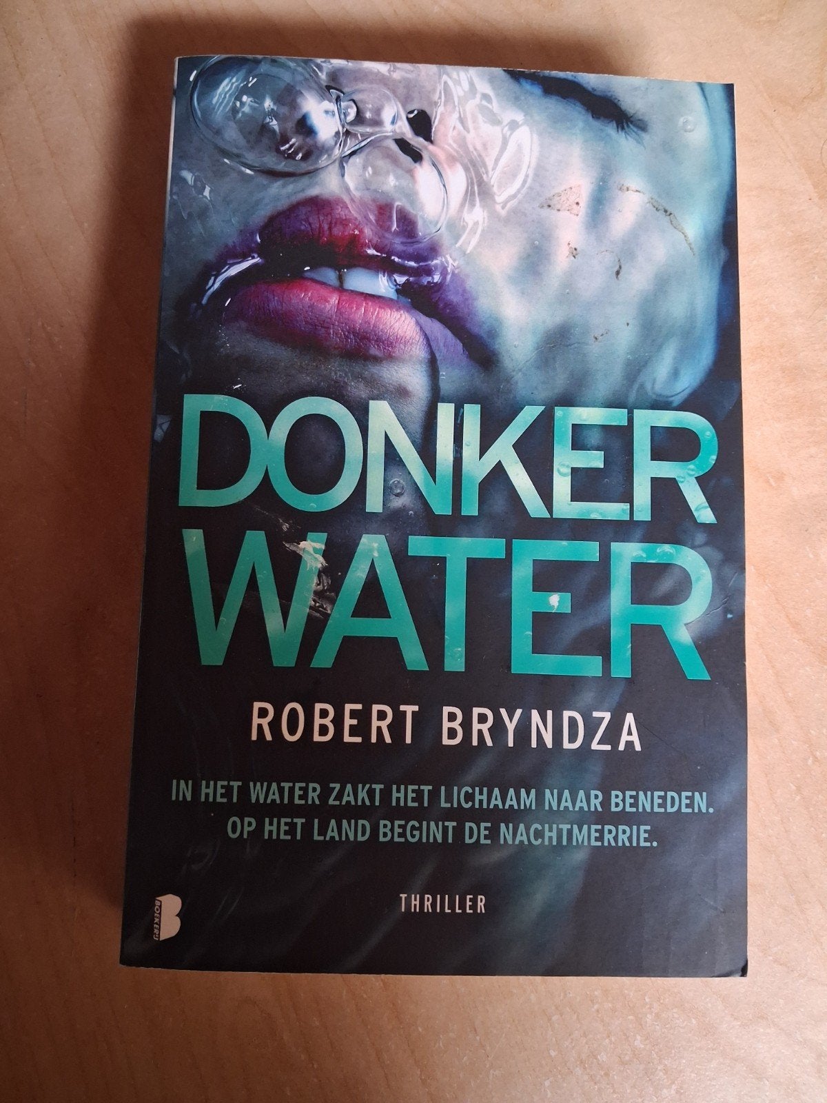Donker water, Boeken, Thrillers, Ophalen, Nieuw, Robert Bryndza