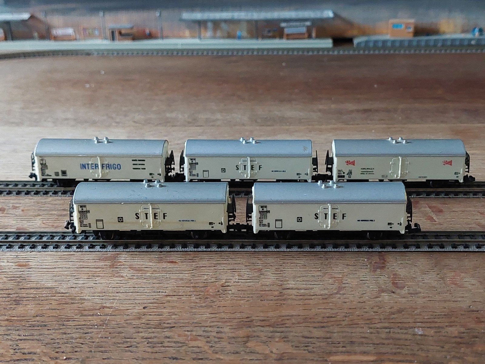 Lima N schaal 5 x koelwagens stef interfrigo bell, Ophalen of Verzenden, Rails, Arnold