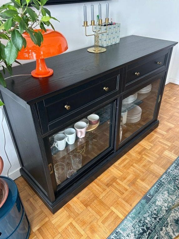 Buffet noir IKEA MALSJÖ, Maison & Meubles, Armoires | Buffets, Comme neuf, Moins de 100 cm, 100 à 150 cm, 25 à 50 cm, Avec tiroir(s)