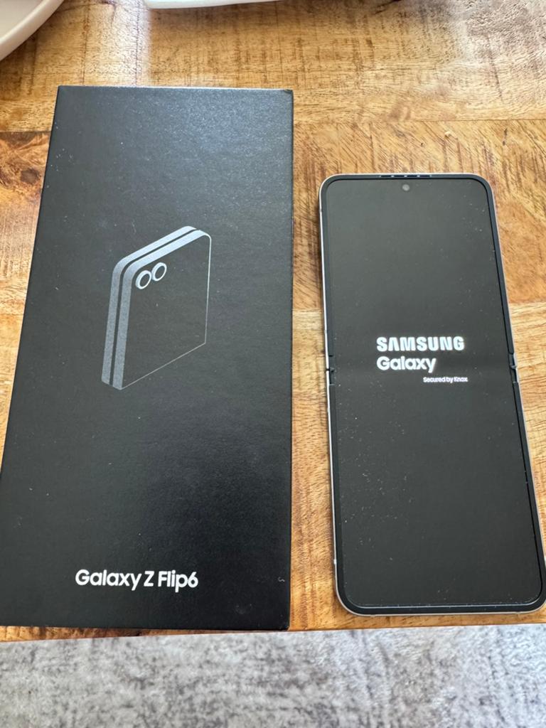 Samsung Z Flip 6, Télécoms, Téléphonie mobile | Samsung, Enlèvement, Comme neuf