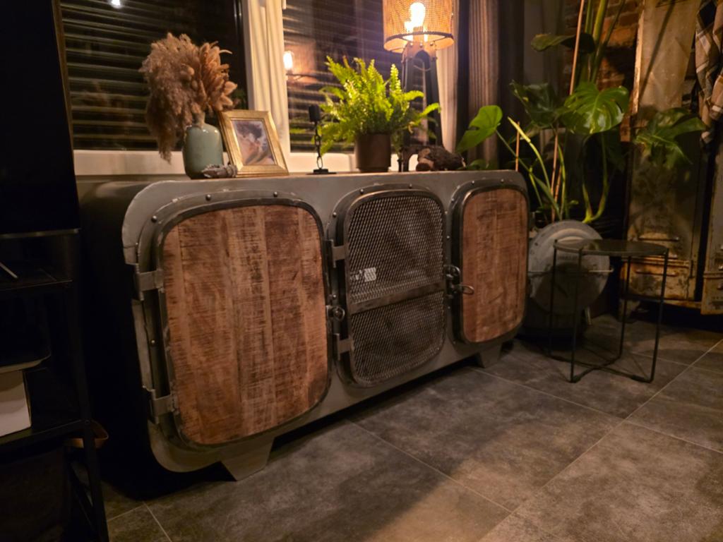 Industriele kast dressoir 1jaar oud, Ophalen