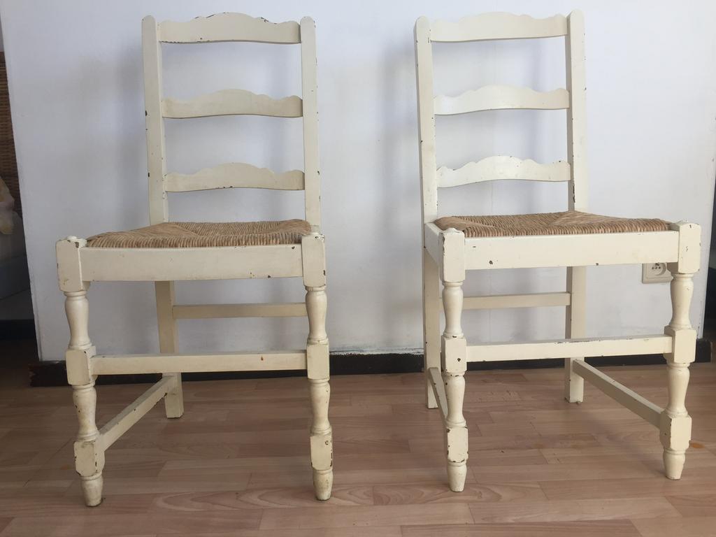 Schitterend Vintage Brutalist stoelen wit gepatineerd rietje, Ophalen, Twee, Wit, Zo goed als nieuw
