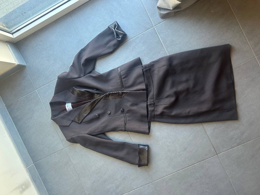 Costume en laine Enrico Murrieri (veste 44/jupe 46), Vêtements | Femmes, Vestes & Costumes, Taille 38/40 (M), Autres couleurs