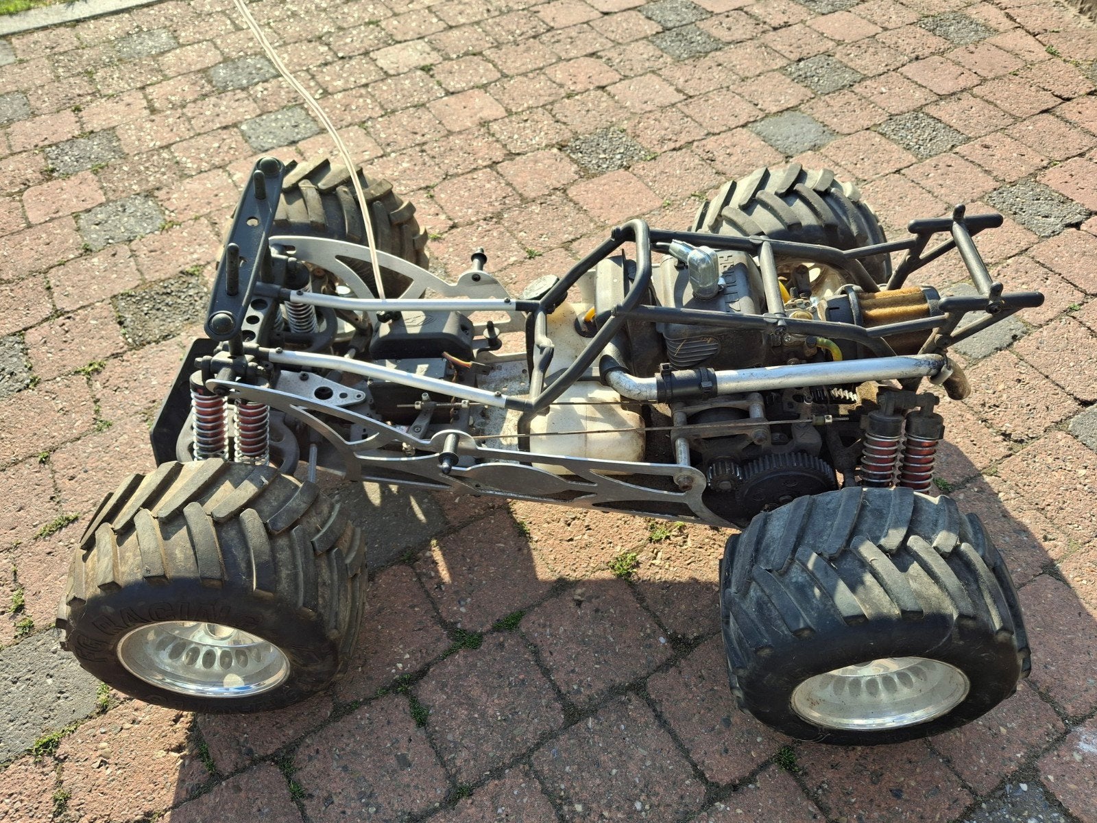 Monstertruck op benzine, Hobby en Vrije tijd, Ophalen, Benzine