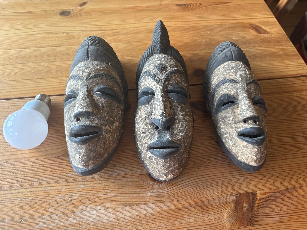Masques africains, Enlèvement