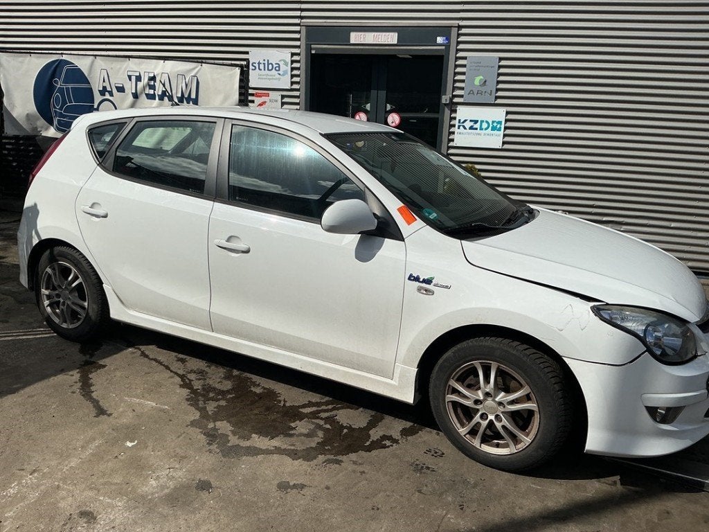 JUPE LATERALE DROIT Hyundai i30 Crosswagon (WWH), Autos : Pièces & Accessoires, Hyundai Motor Deutschland GmbH, Droite, Kaiserleipromenade 5
63067  Offenbach am Main, DE