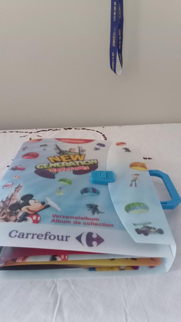 Farde pins Walt Disney complet de carefour, Collections, Disney