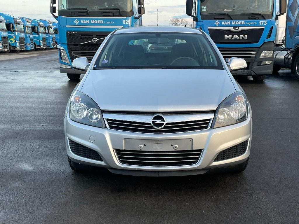 Opel Astra  Jaar  2012  ⁠124000.km  1.6i Benzine, Auto's, Opel, Euro 5, Electronic Stability Program (ESP), Bedrijf, Handgeschakeld